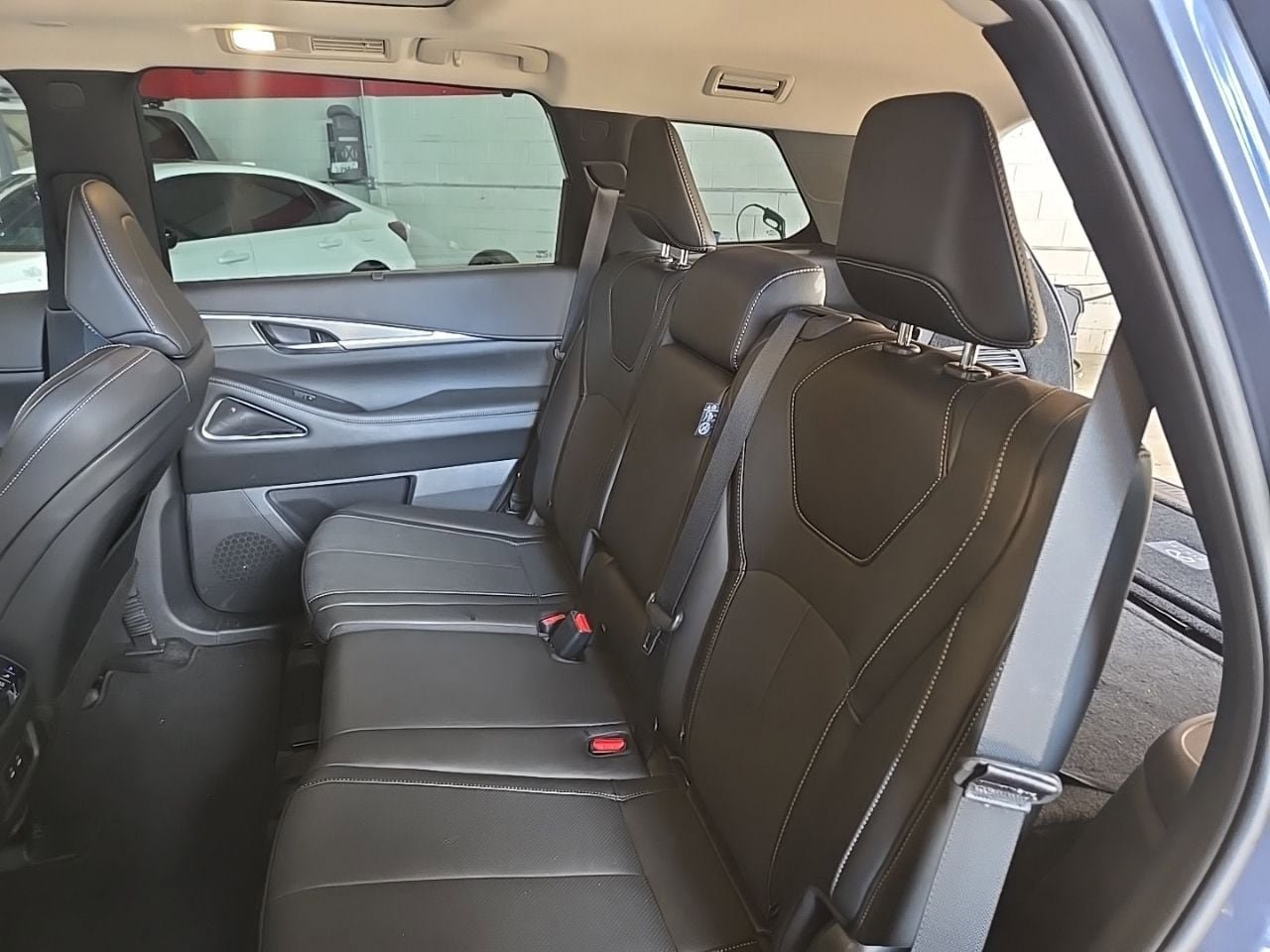Certified 2026 INFINITI QX60 Luxe w/ Cargo Package FWD image 11