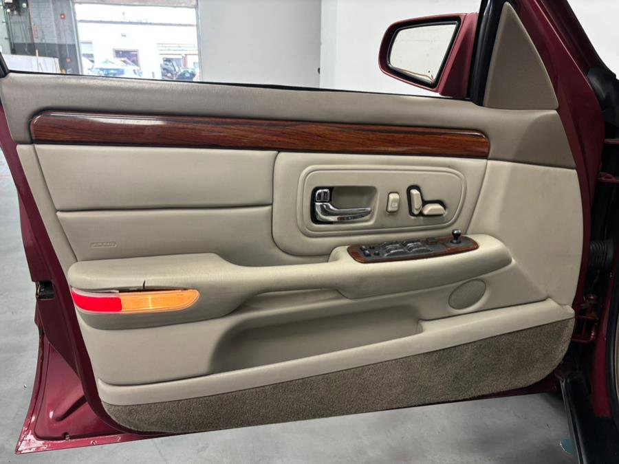 Used 1997 Cadillac De Ville Sedan w/ Comfort/Convenience Pkg image 26