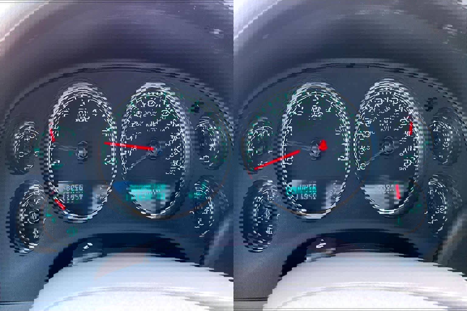 Used 2010 Chevrolet Suburban LT image 25