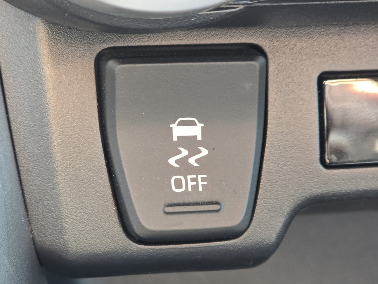 Used 2024 Toyota RAV4 LE image 6