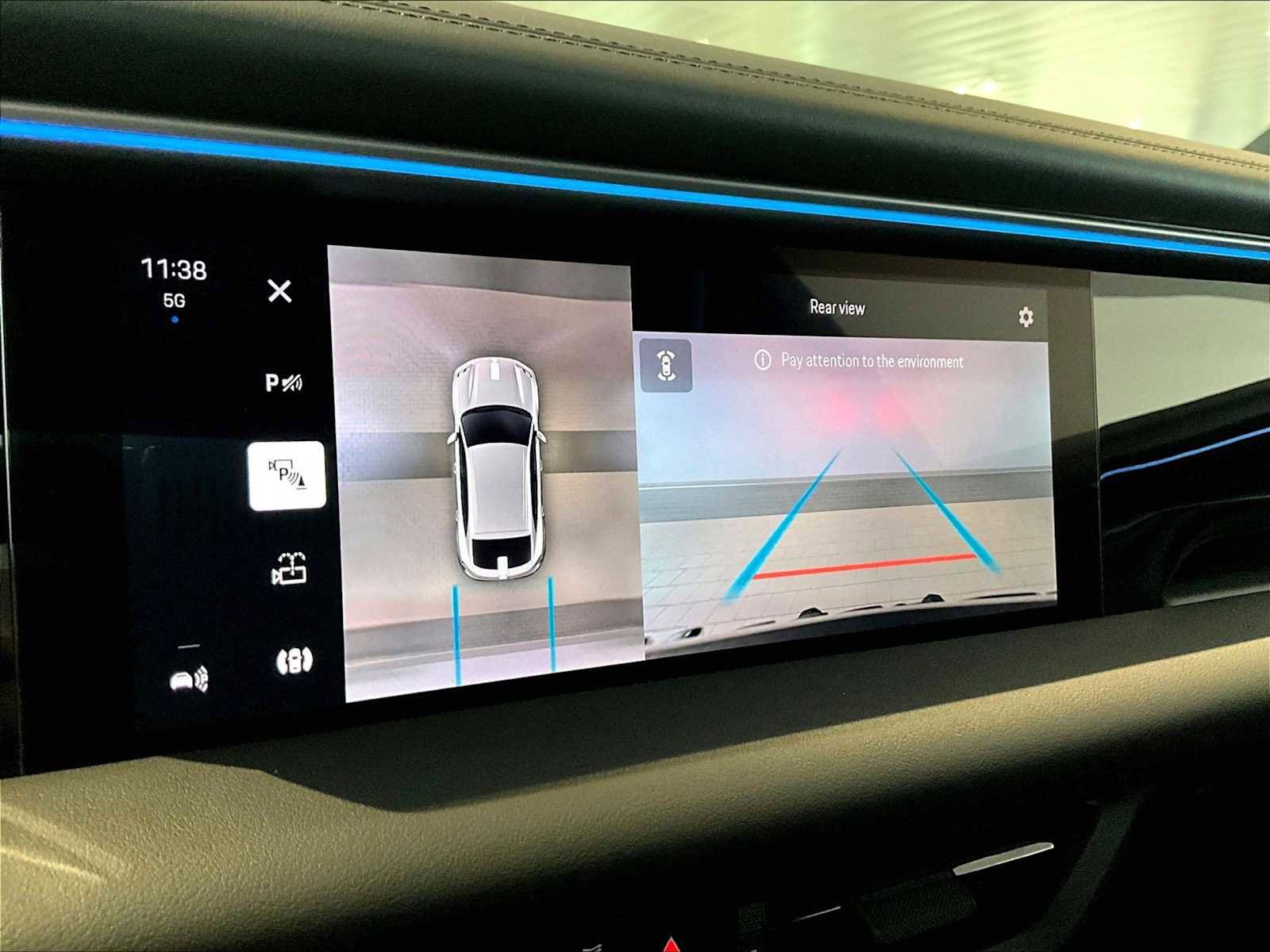 Used 2025 Porsche Macan 4S Electric image 28
