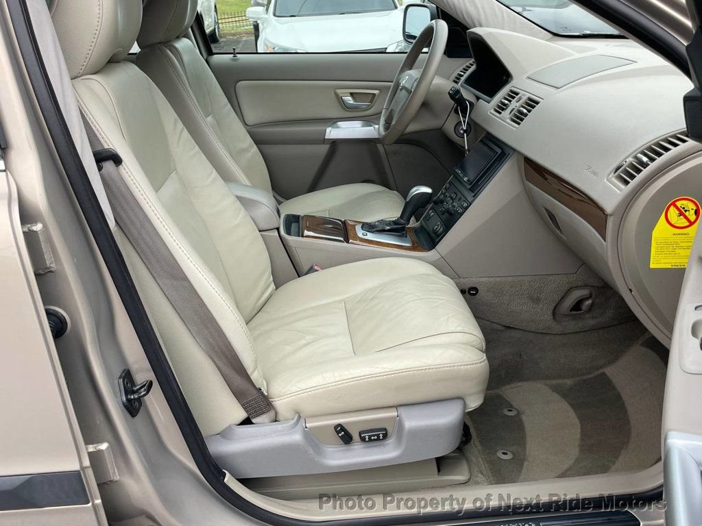 Used 2004 Volvo XC90 2.5T AWD/4WD image 10