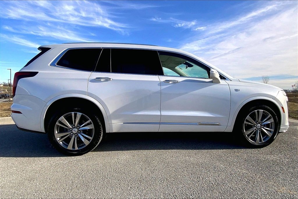 Used 2023 Cadillac XT6 Premium Luxury image 4