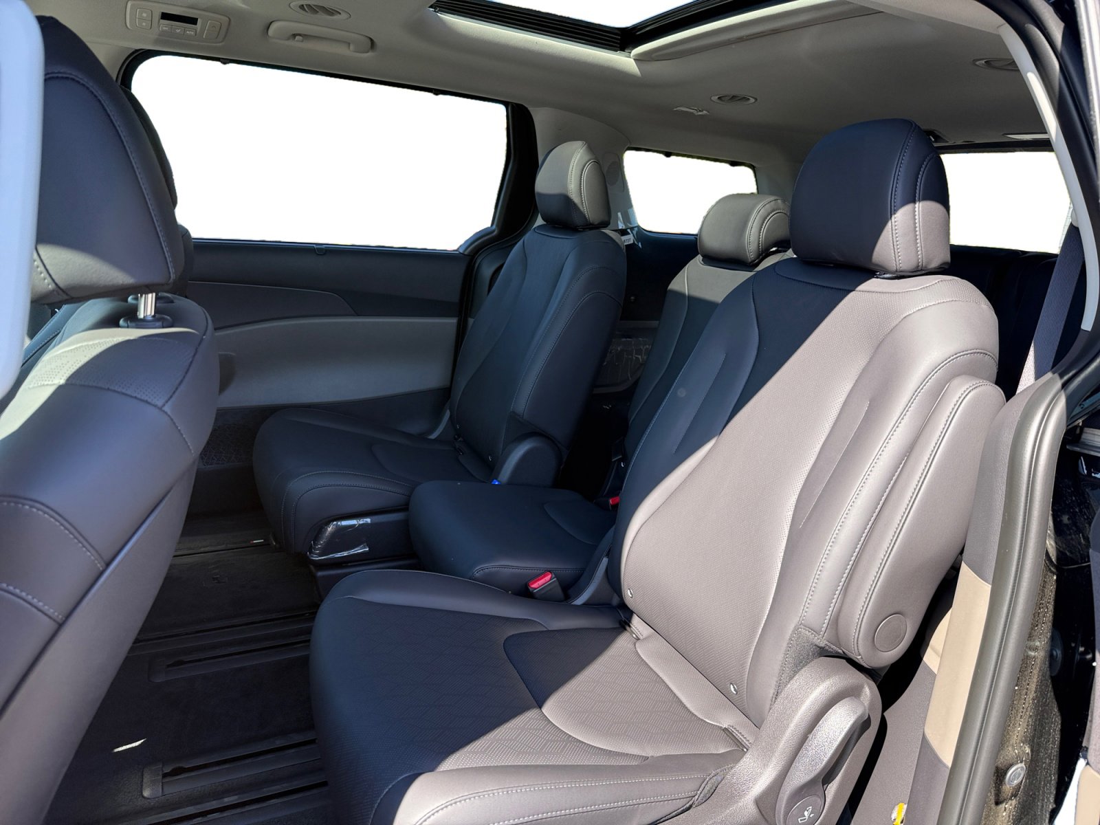 New 2026 Kia Carnival SX image 16