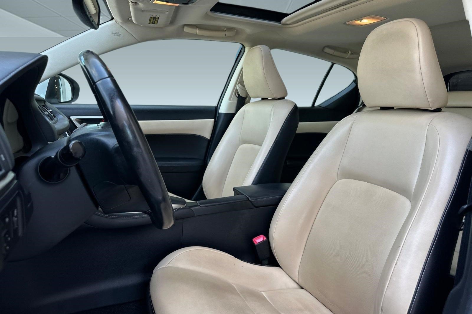 Used 2014 Lexus CT 200h FWD image 28