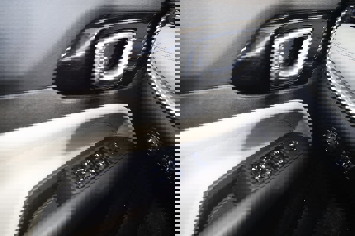 Used 2024 Jeep Compass Limited image 28