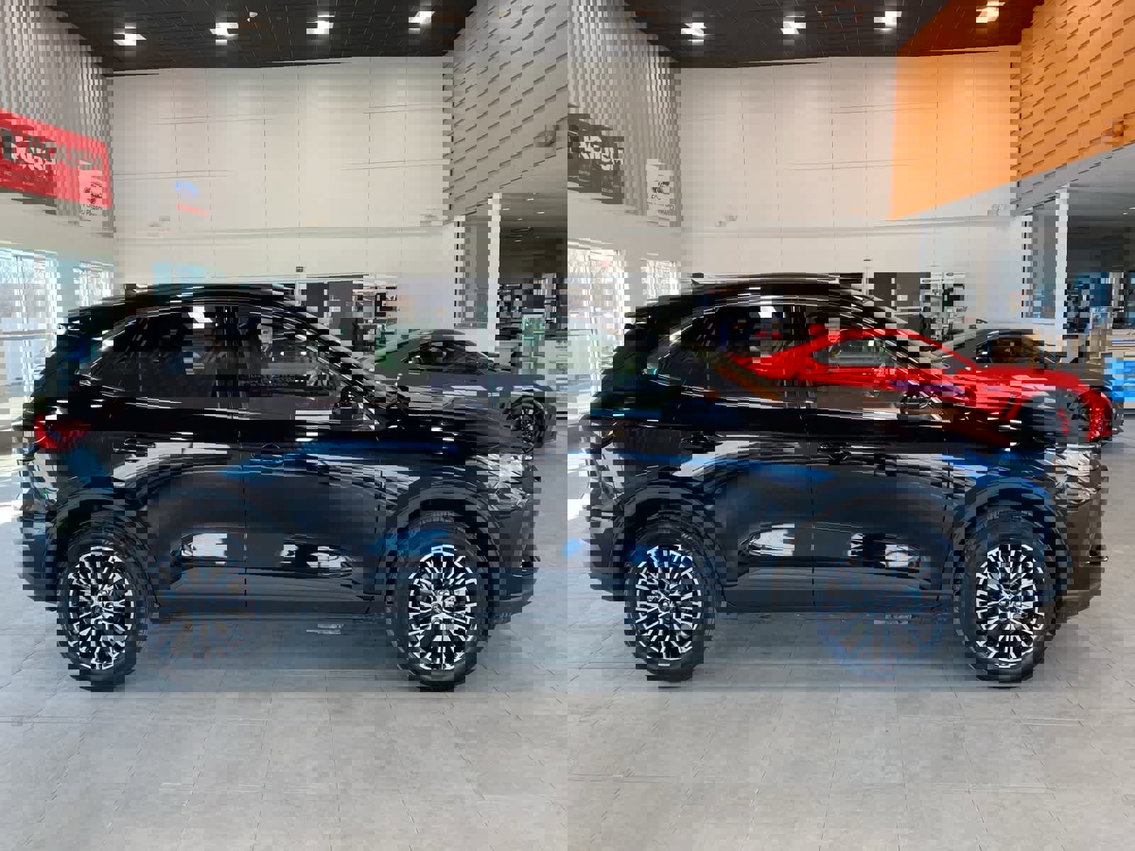 Used 2025 Ford Escape SE image 6