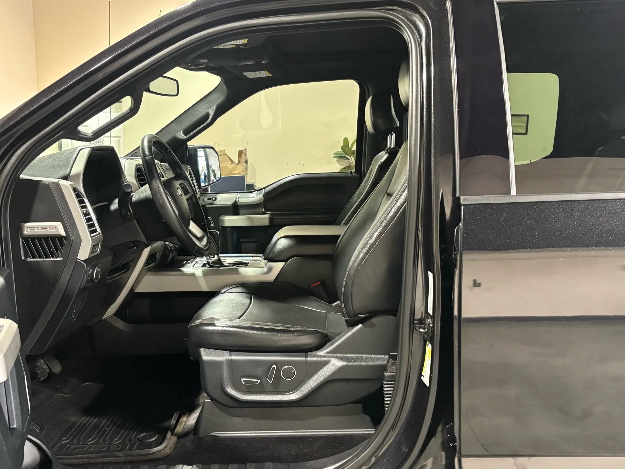 Used 2015 Ford F150 Lariat AWD/4WD image 11