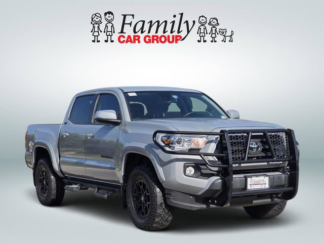 Used 2021 Toyota Tacoma SR5 w/ Technology Package image 2
