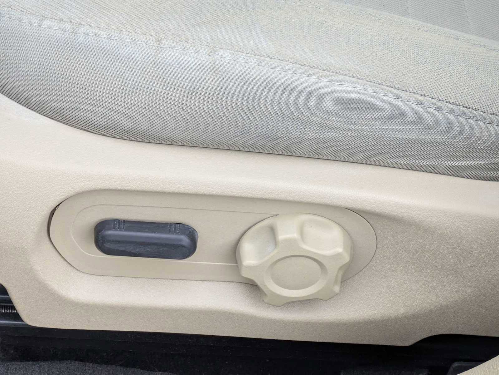 Used 2017 Ford Taurus SE image 16