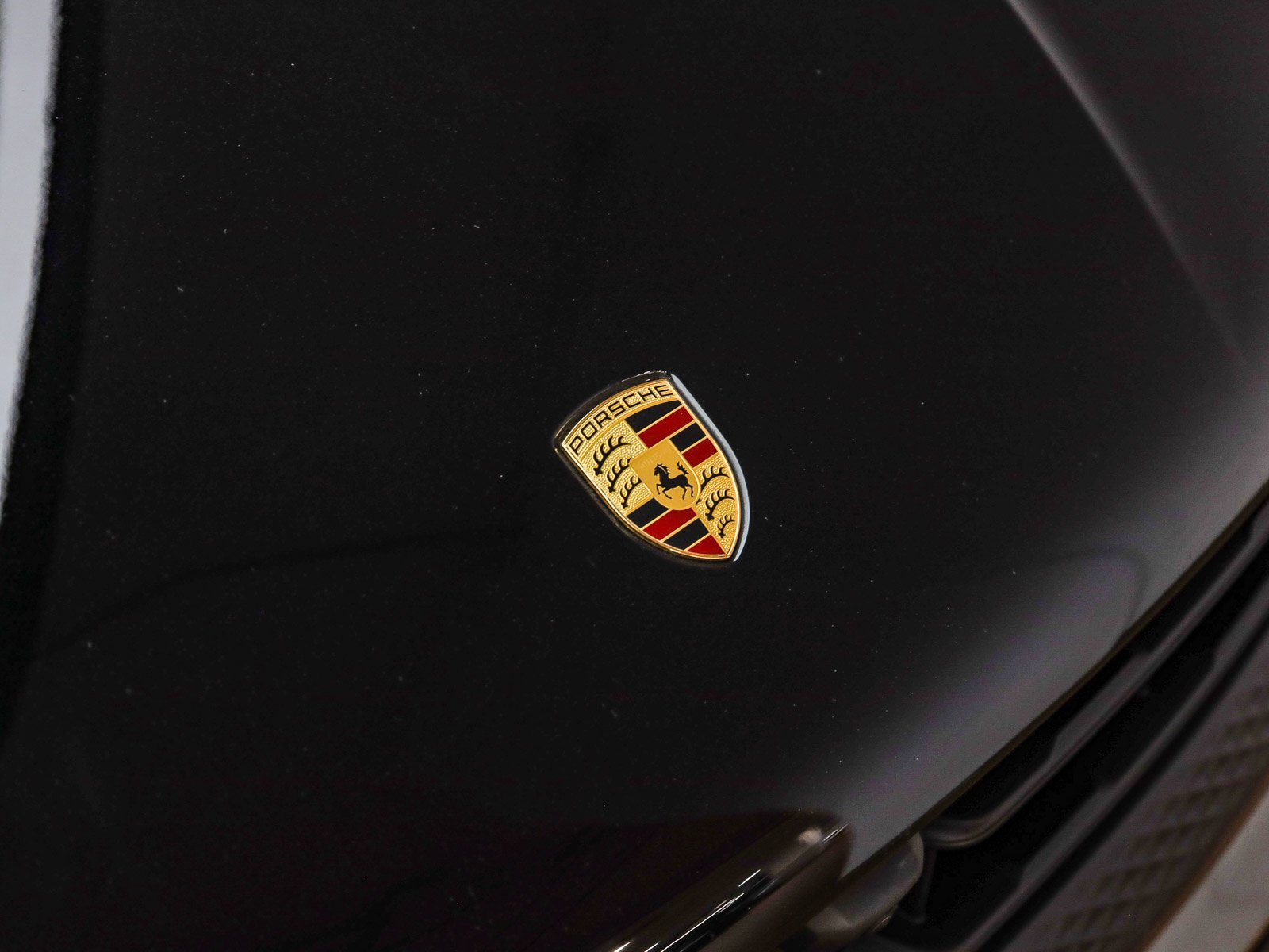 Certified 2025 Porsche Macan Turbo AWD/4WD image 15