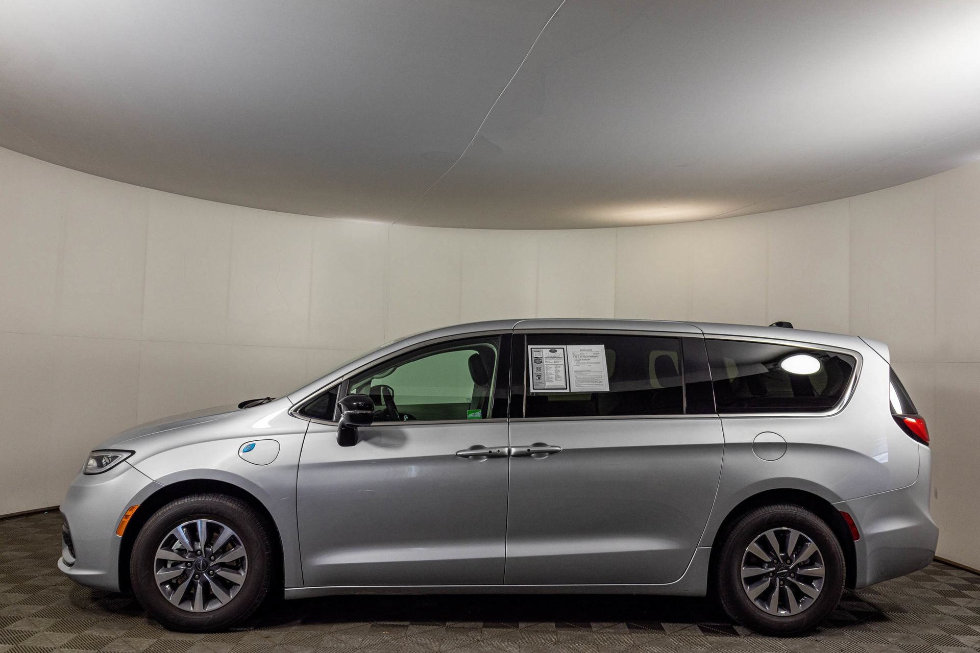 Used 2024 Chrysler Pacifica Limited FWD image 20
