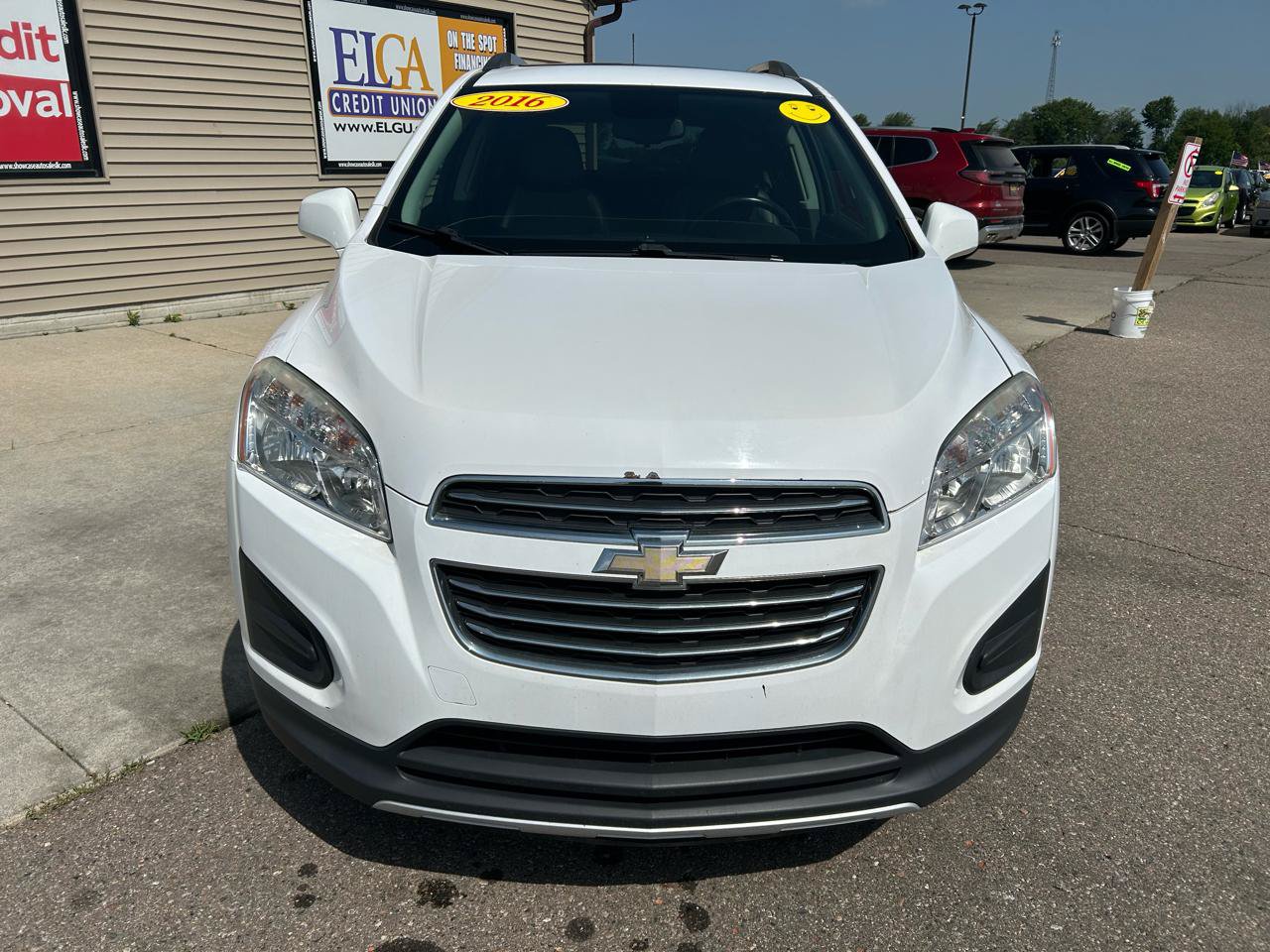 Used 2016 Chevrolet Trax LT w/ LT Sun and Sound Package AWD/4WD image 2