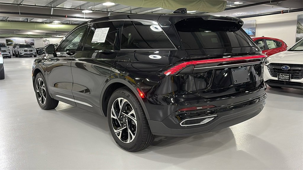 Used 2025 Lincoln Nautilus Premier w/ Equipment Group 102A image 4