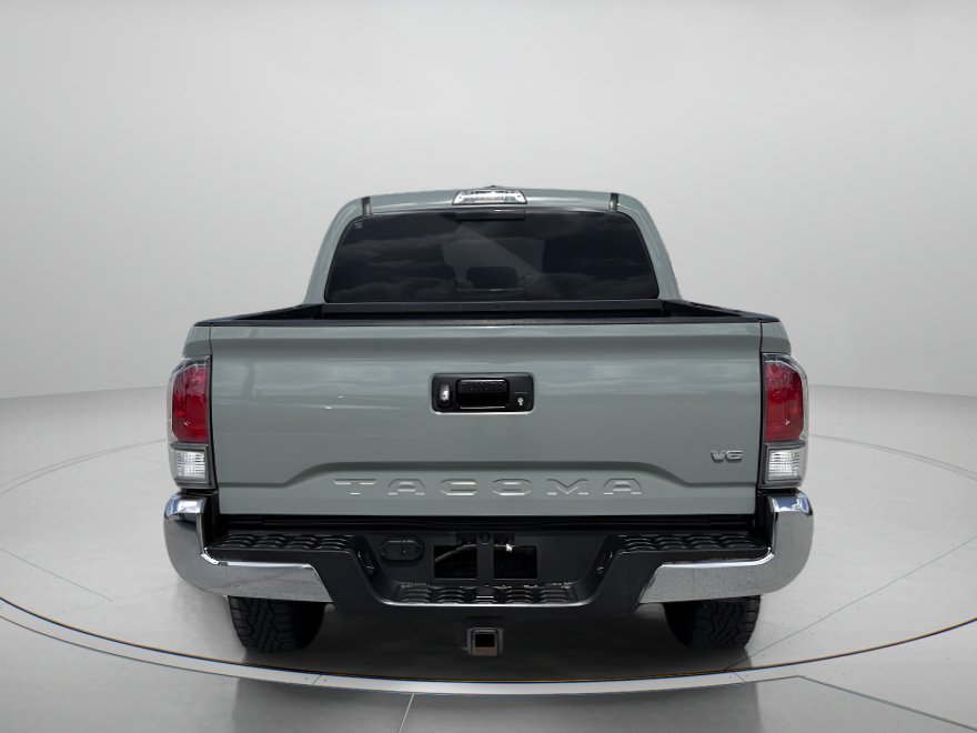 Used 2022 Toyota Tacoma TRD Off-Road AWD/4WD image 4