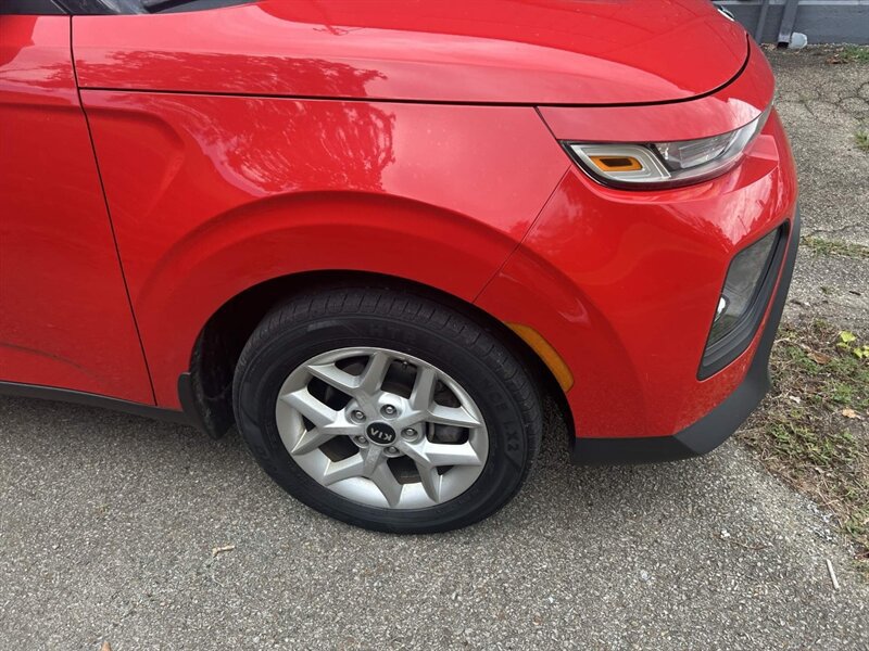 Used 2020 Kia Soul S FWD image 25