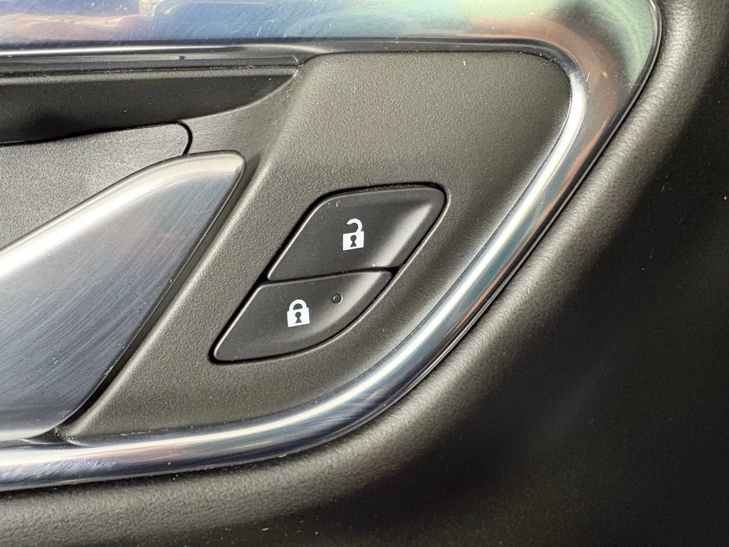 Used 2022 Chevrolet Suburban Premier image 13