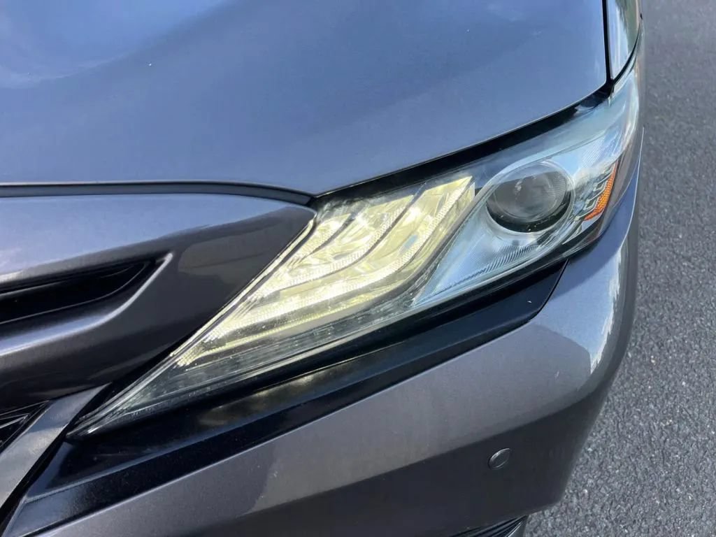 Used 2018 Toyota Camry XSE FWD image 30