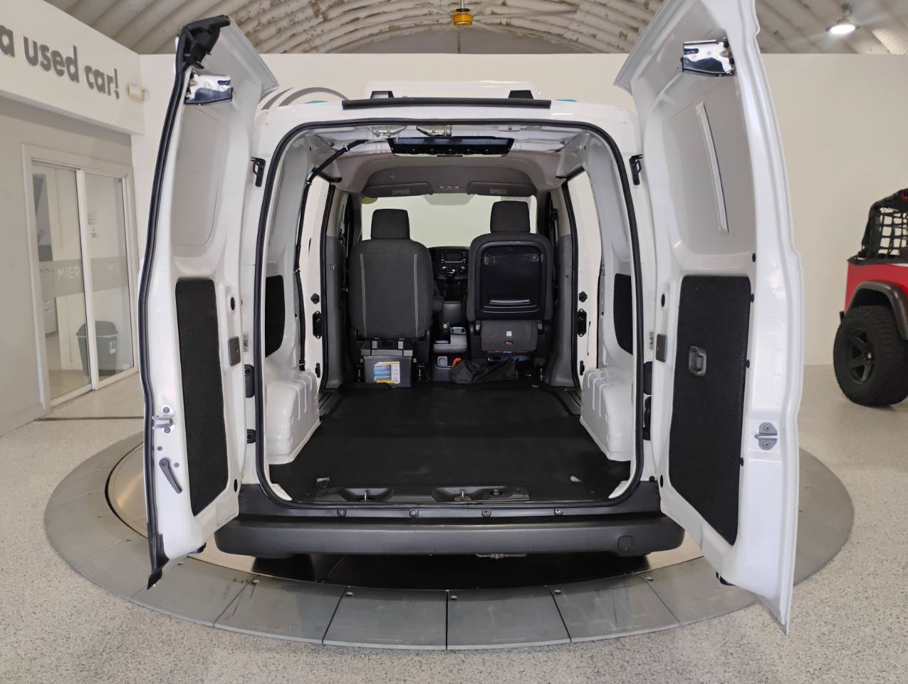 Used 2019 Nissan NV200 S FWD image 8