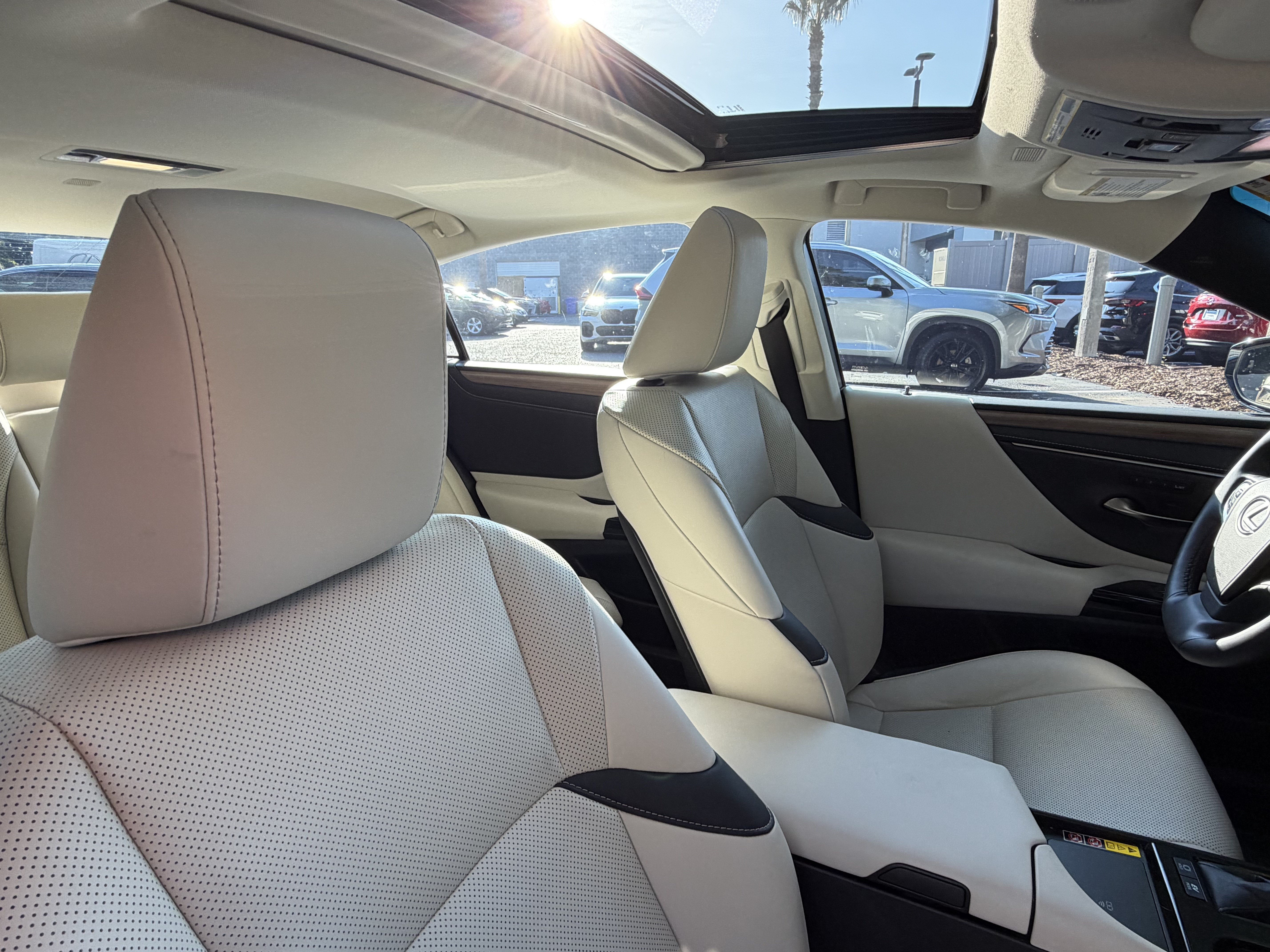 Used 2023 Lexus ES 300h w/ Premium Package FWD image 44