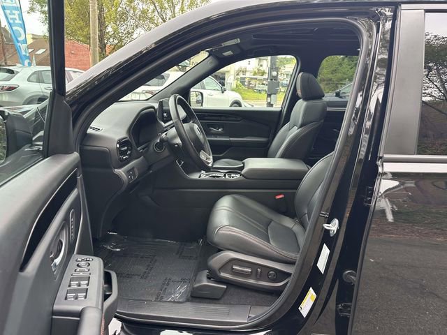 Used 2025 Honda Pilot TrailSport image 16