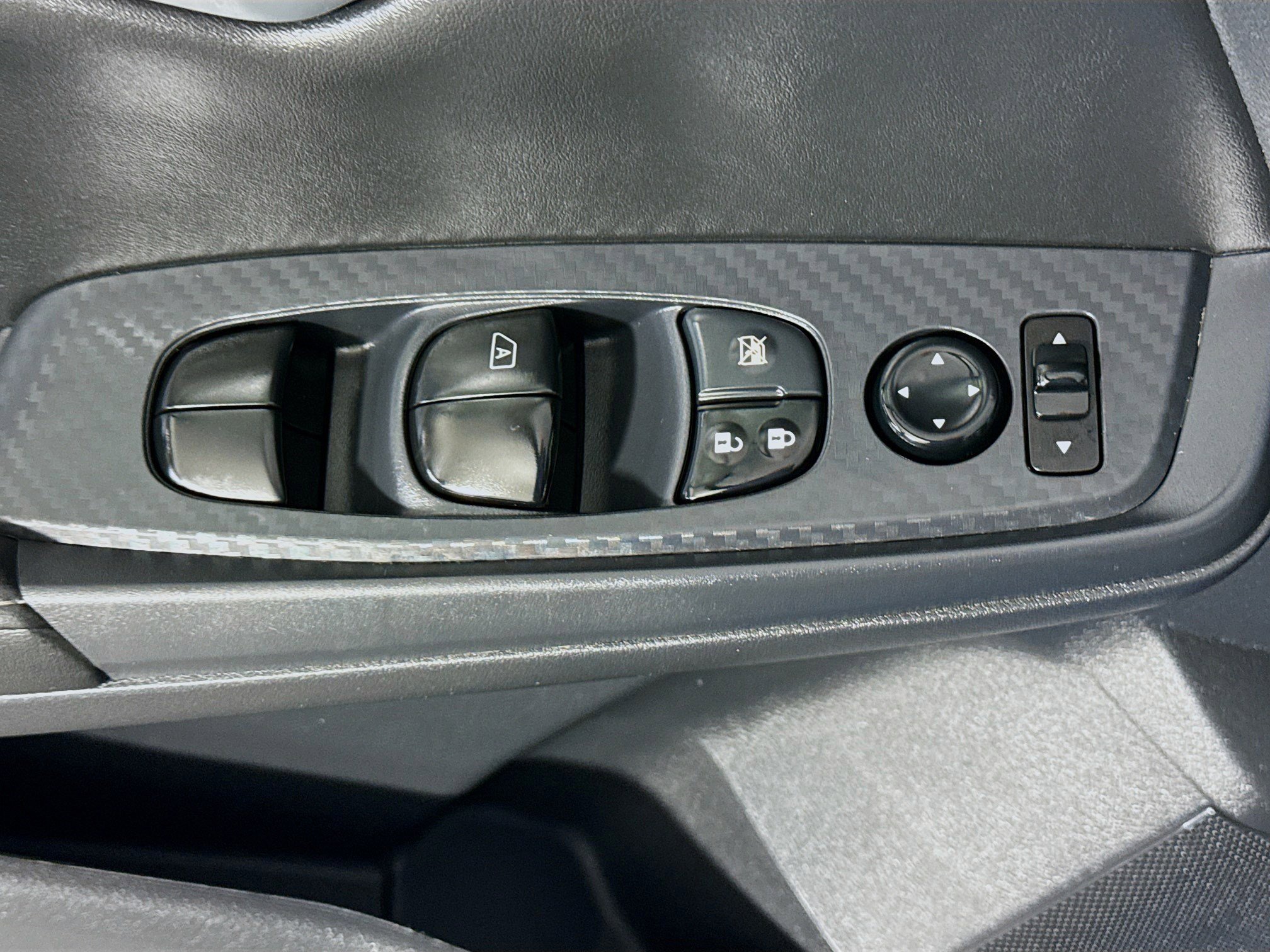 Used 2025 Nissan Sentra SV image 24