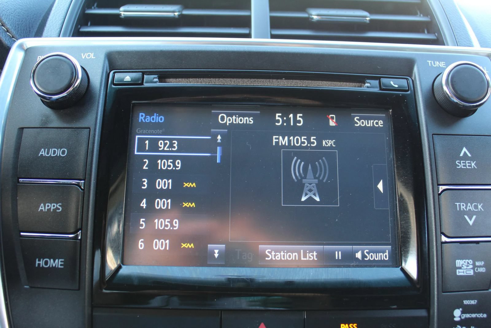Used 2015 Toyota Camry XLE w/ Moonroof Package FWD image 18