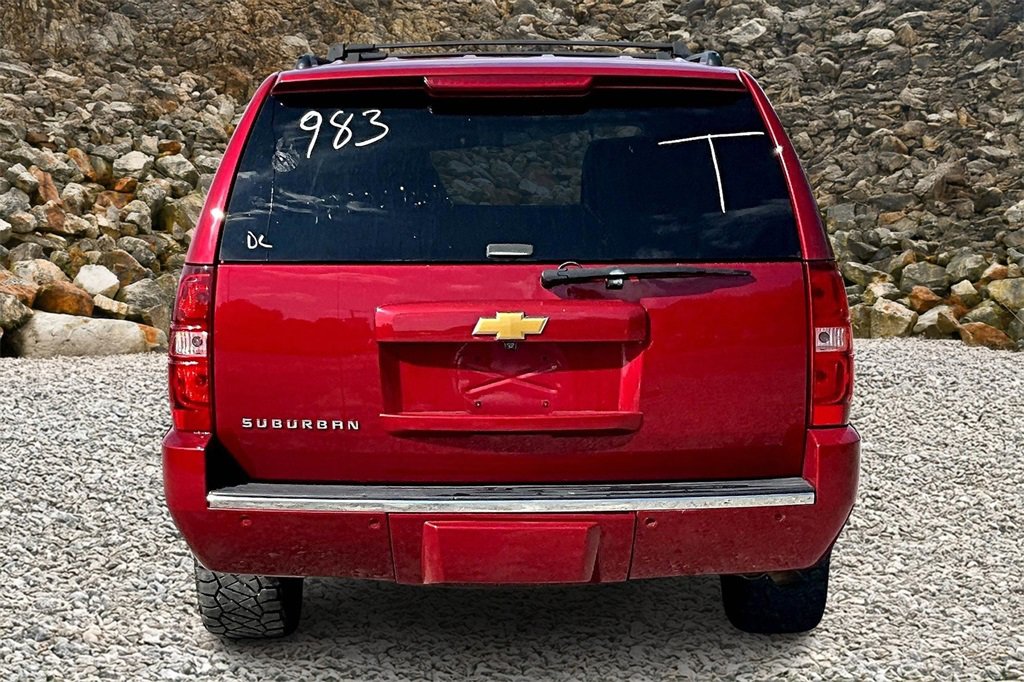 Used 2014 Chevrolet Suburban LTZ image 4