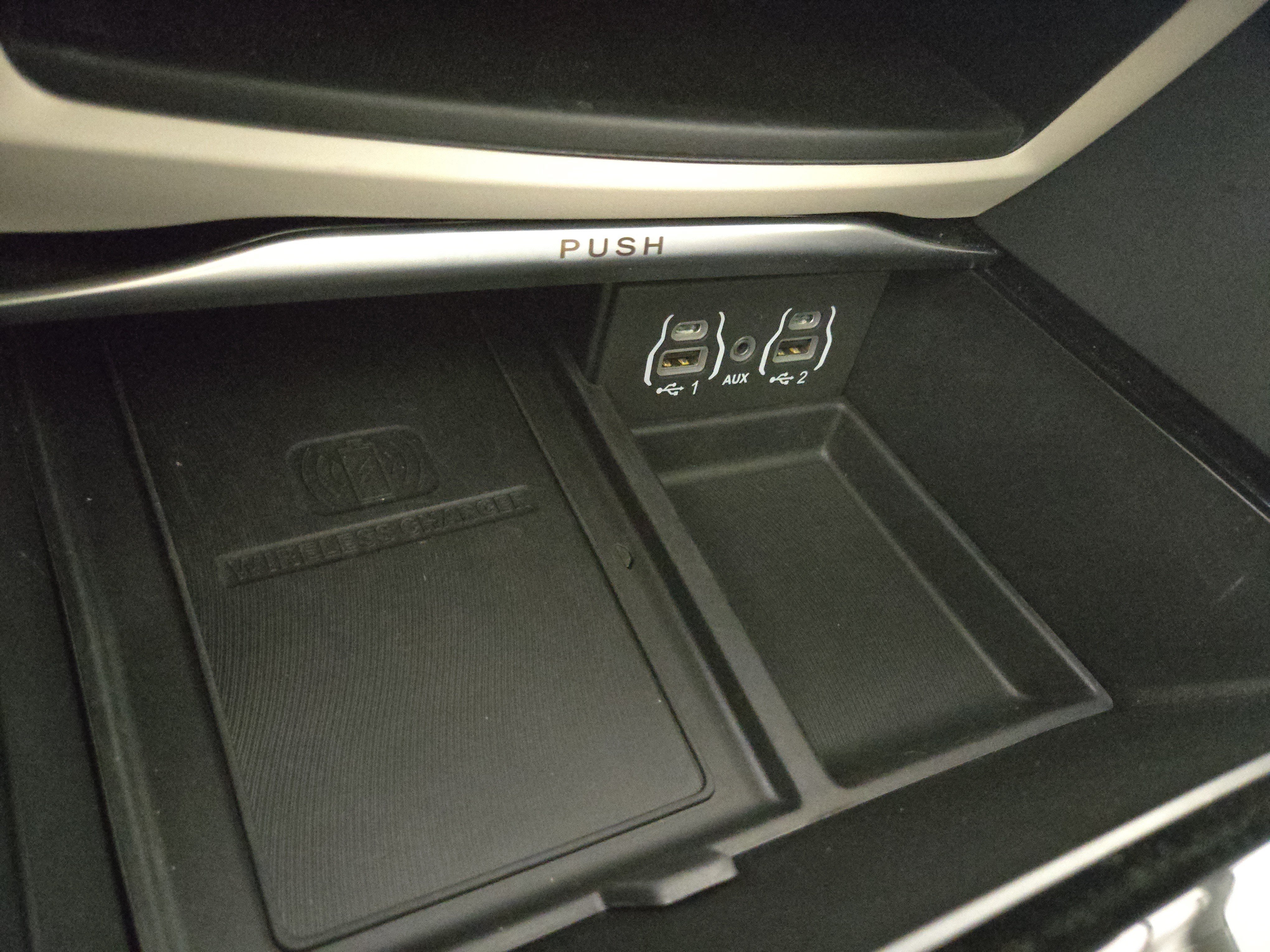 Used 2024 Chrysler Pacifica Limited FWD image 29