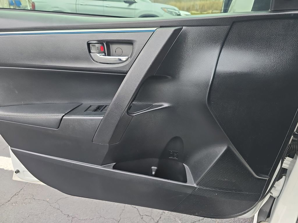 Used 2015 Toyota Corolla L image 27