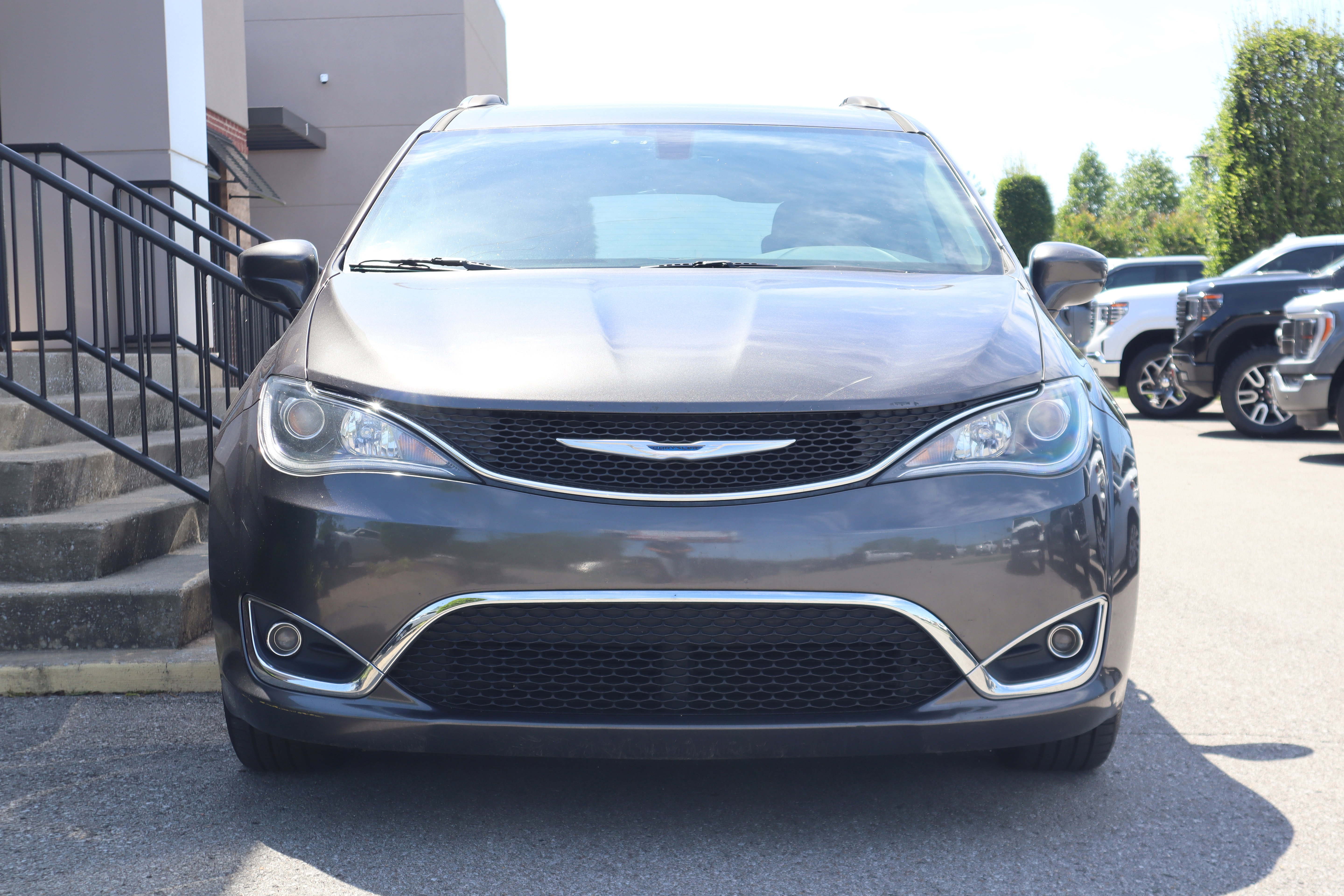 Used 2018 Chrysler Pacifica Touring-L Plus FWD image 4