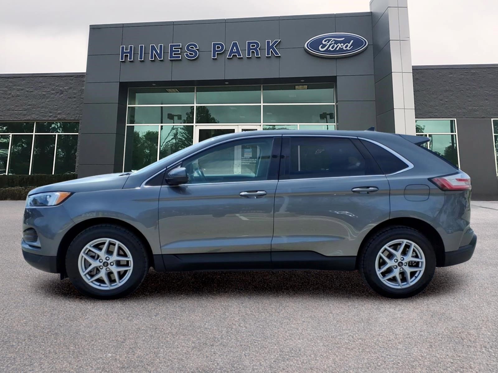 Used 2023 Ford Edge SEL AWD/4WD image 4