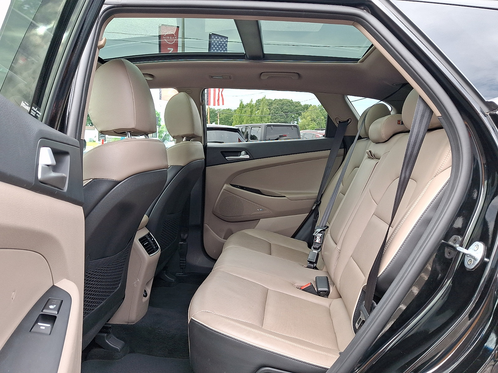 Used 2019 Hyundai Tucson Ultimate w/ Cargo Package FWD image 11