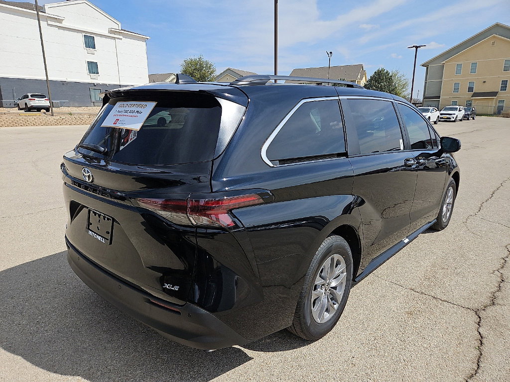 Certified 2026 Toyota Sienna XLE image 4