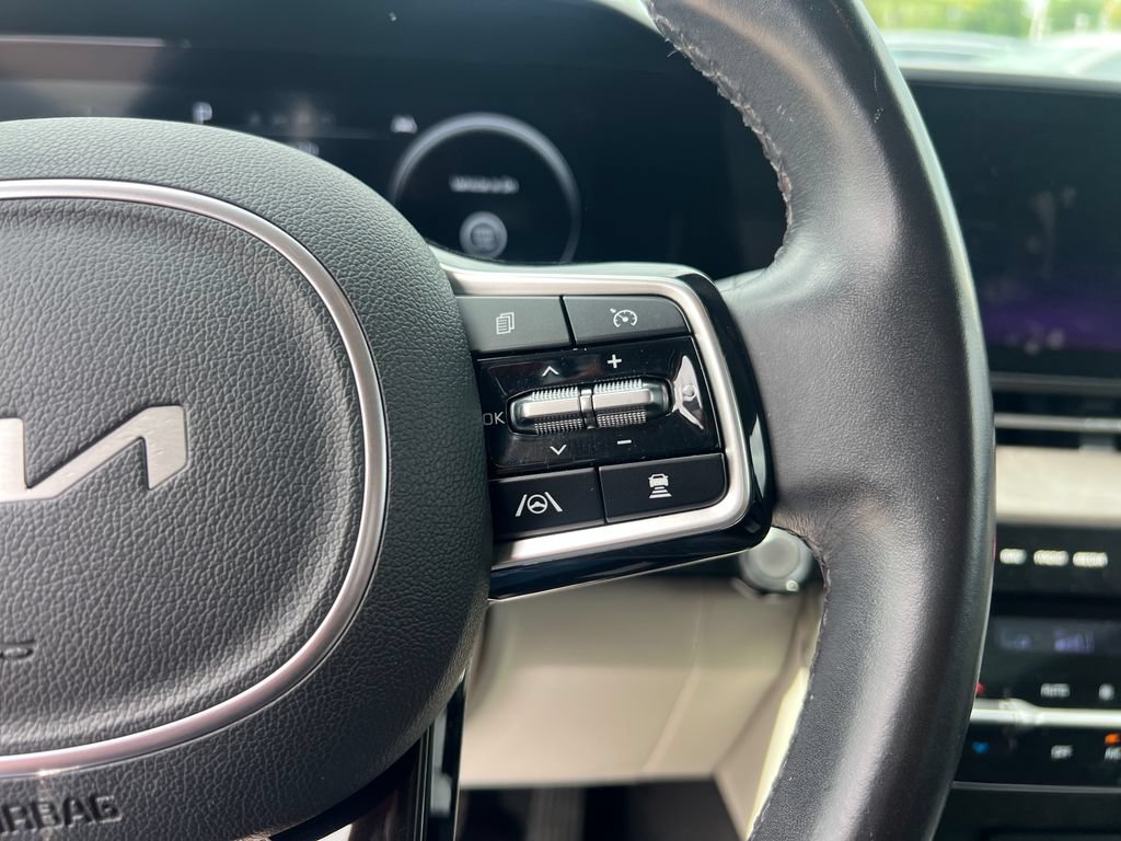 Certified 2023 Kia Carnival SX FWD image 18