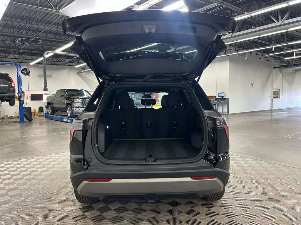 Used 2025 Chevrolet Equinox LT AWD/4WD image 10