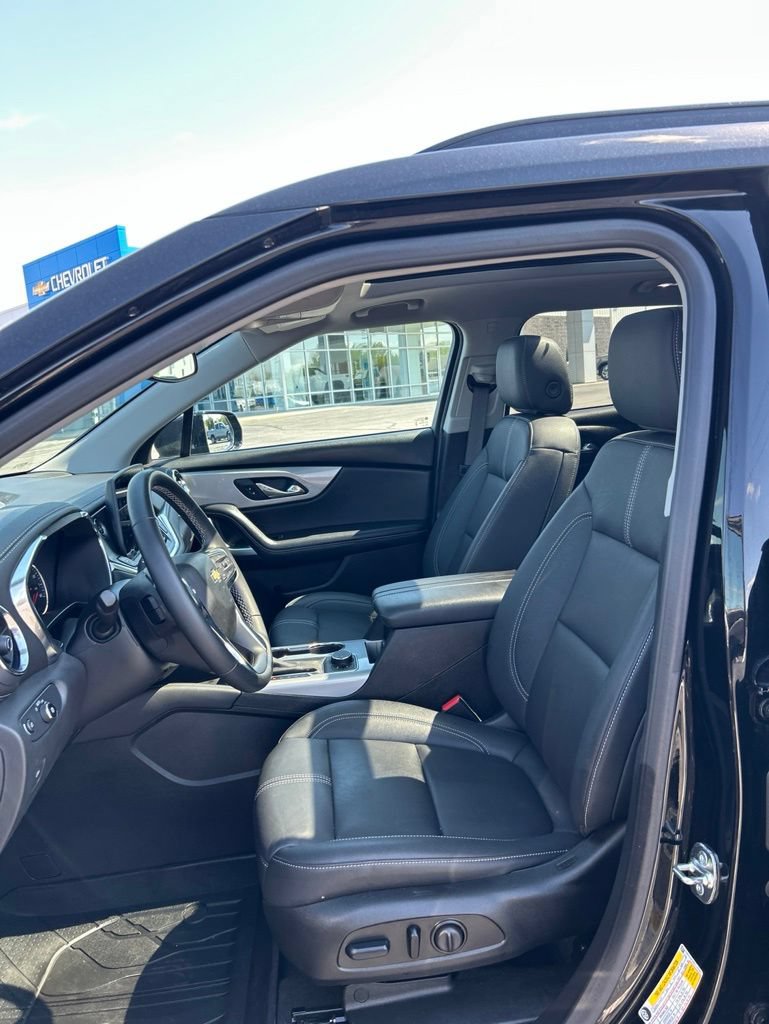Used 2024 Chevrolet Blazer LT w/ Midnight/Sport Edition FWD image 32