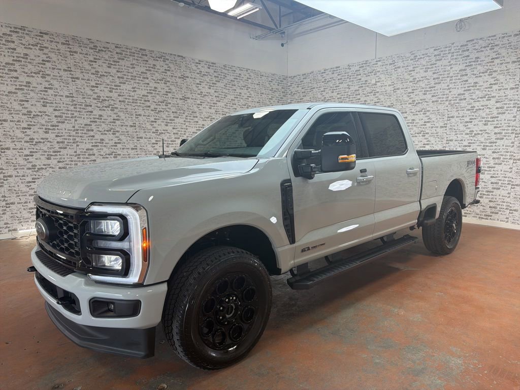 Used 2025 Ford F350 Lariat w/ Black Appearance Package AWD/4WD image 3