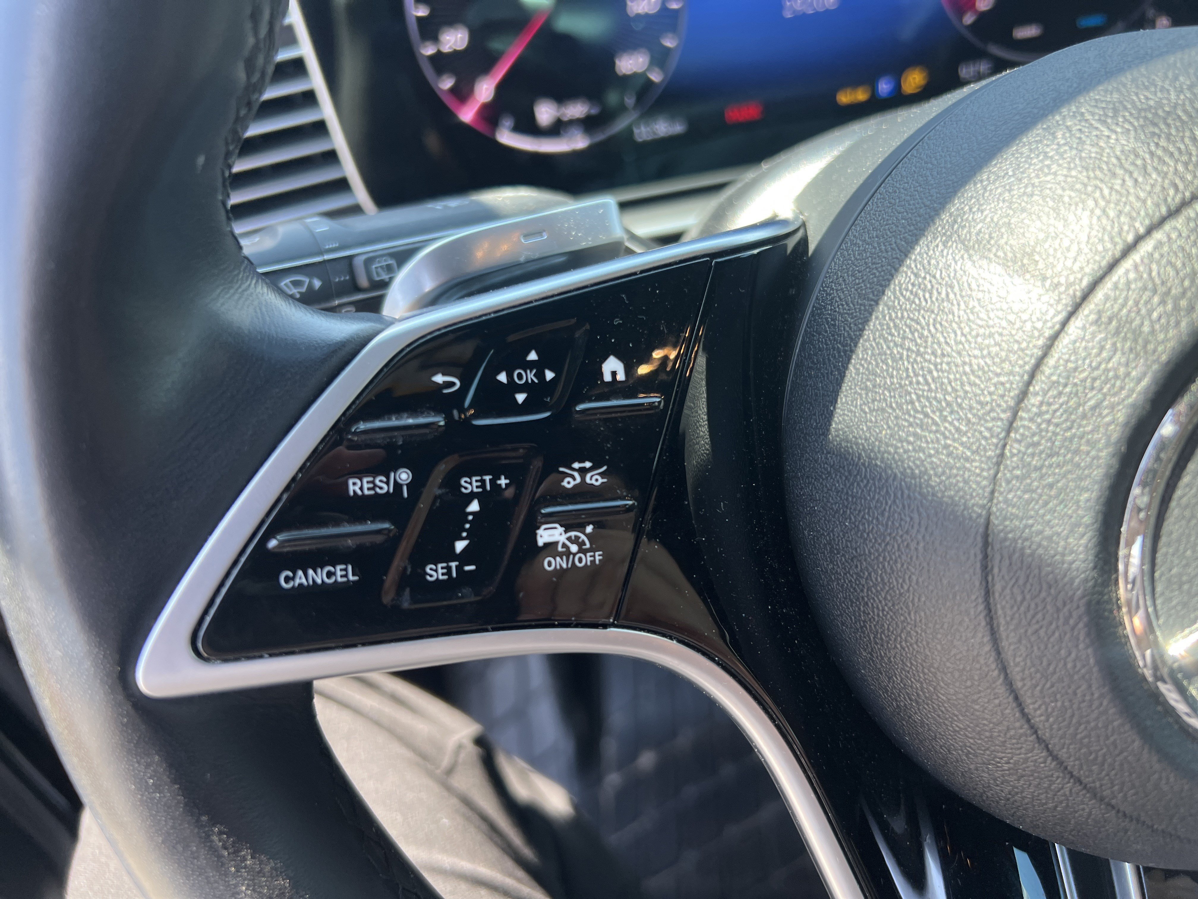 Certified 2025 Mercedes-Benz GLS 450 4MATIC image 19