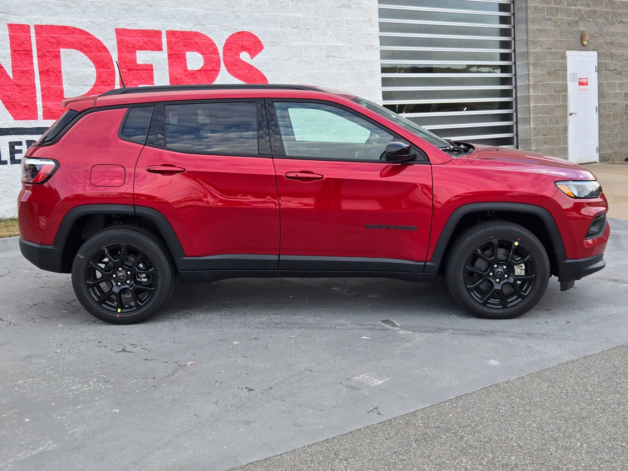 New 2026 Jeep Compass Latitude image 8