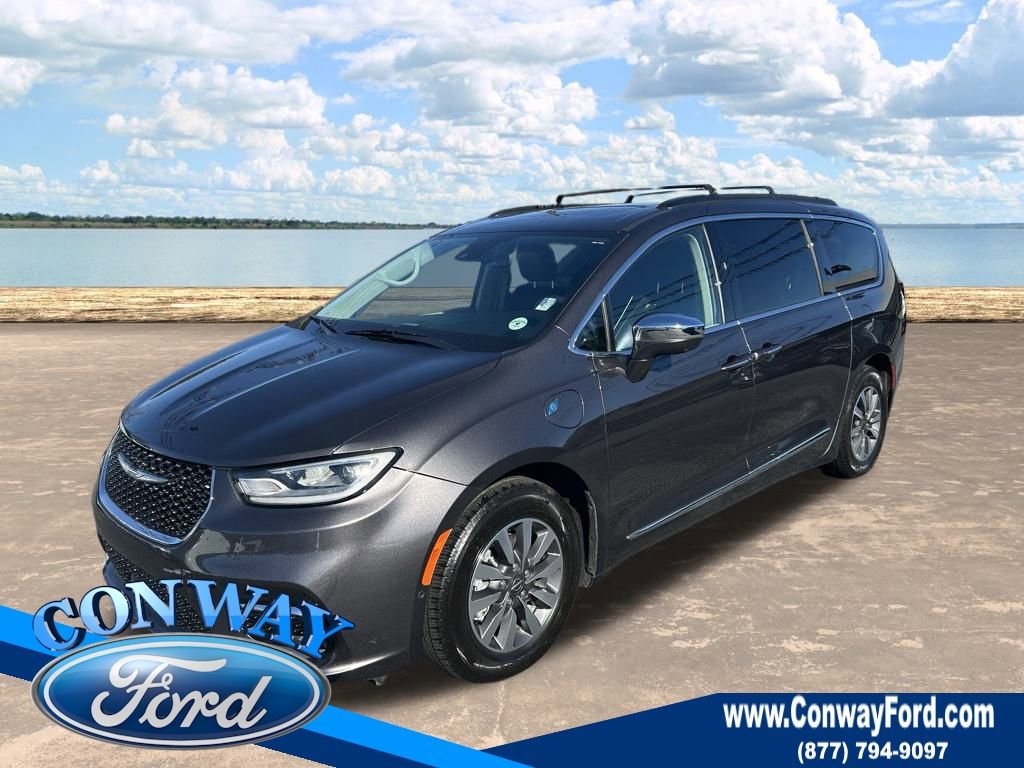 Used 2022 Chrysler Pacifica Limited w/ Uconnect Theater Family Group image 12
