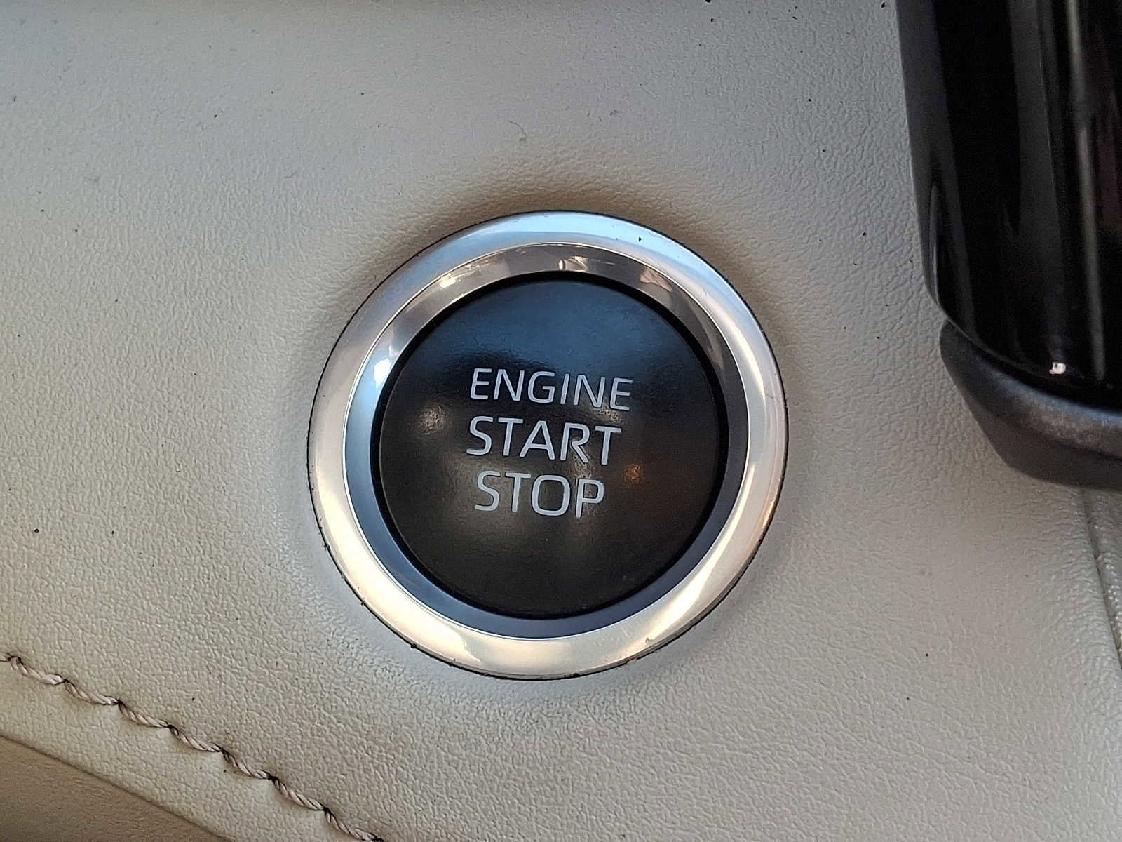 Used 2024 Toyota Highlander Limited image 22