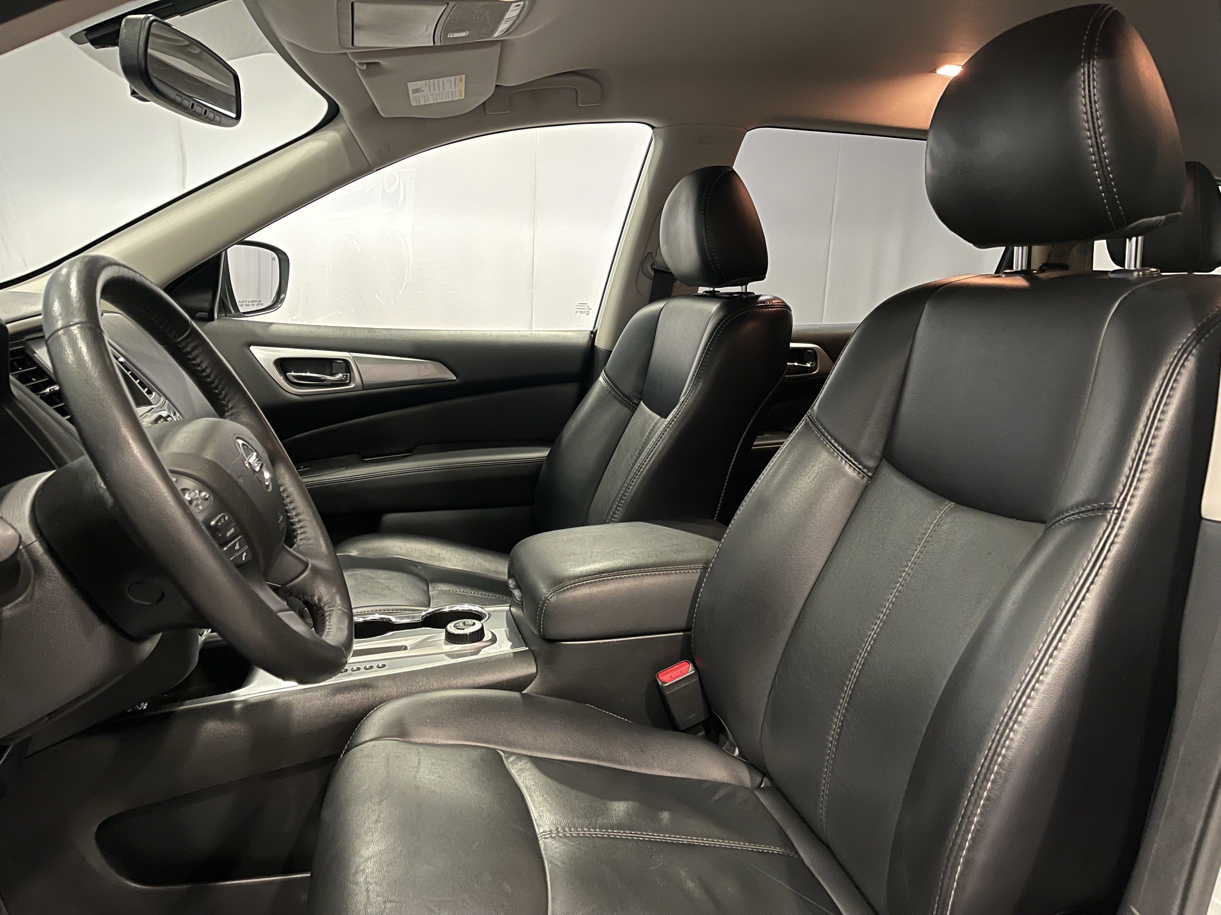 Used 2020 Nissan Pathfinder SL image 14