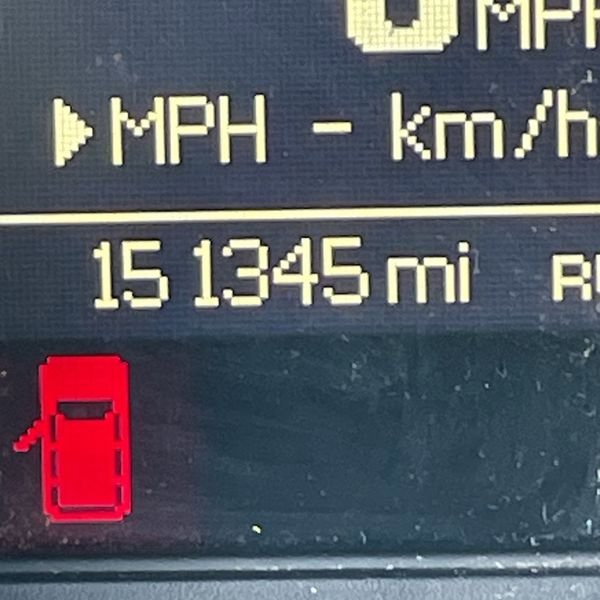 Used 2015 Chrysler Town & Country Limited image 16