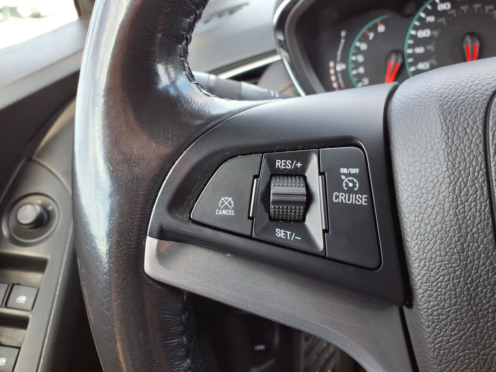 Used 2020 Chevrolet Trax LT w/ LT Convenience Package image 10