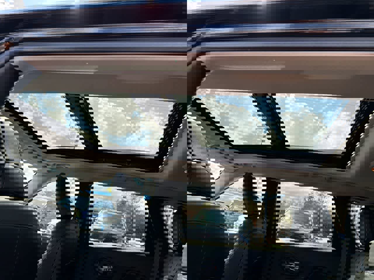 Used 2017 Jeep Cherokee Overland w/ Technology Group image 24