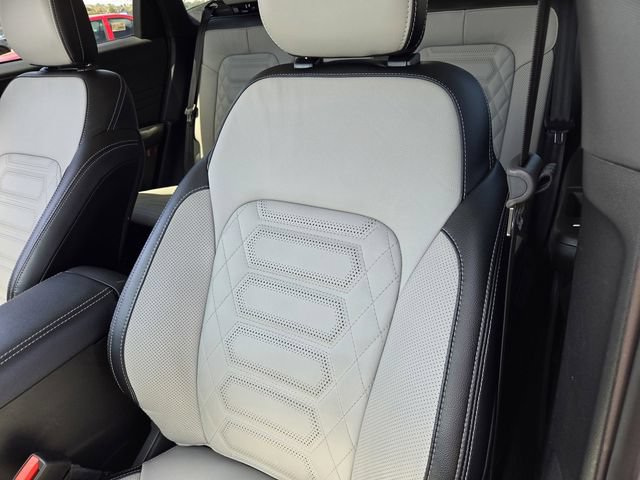 Used 2024 Ford Escape SE w/ PHEV Premium Package FWD image 16