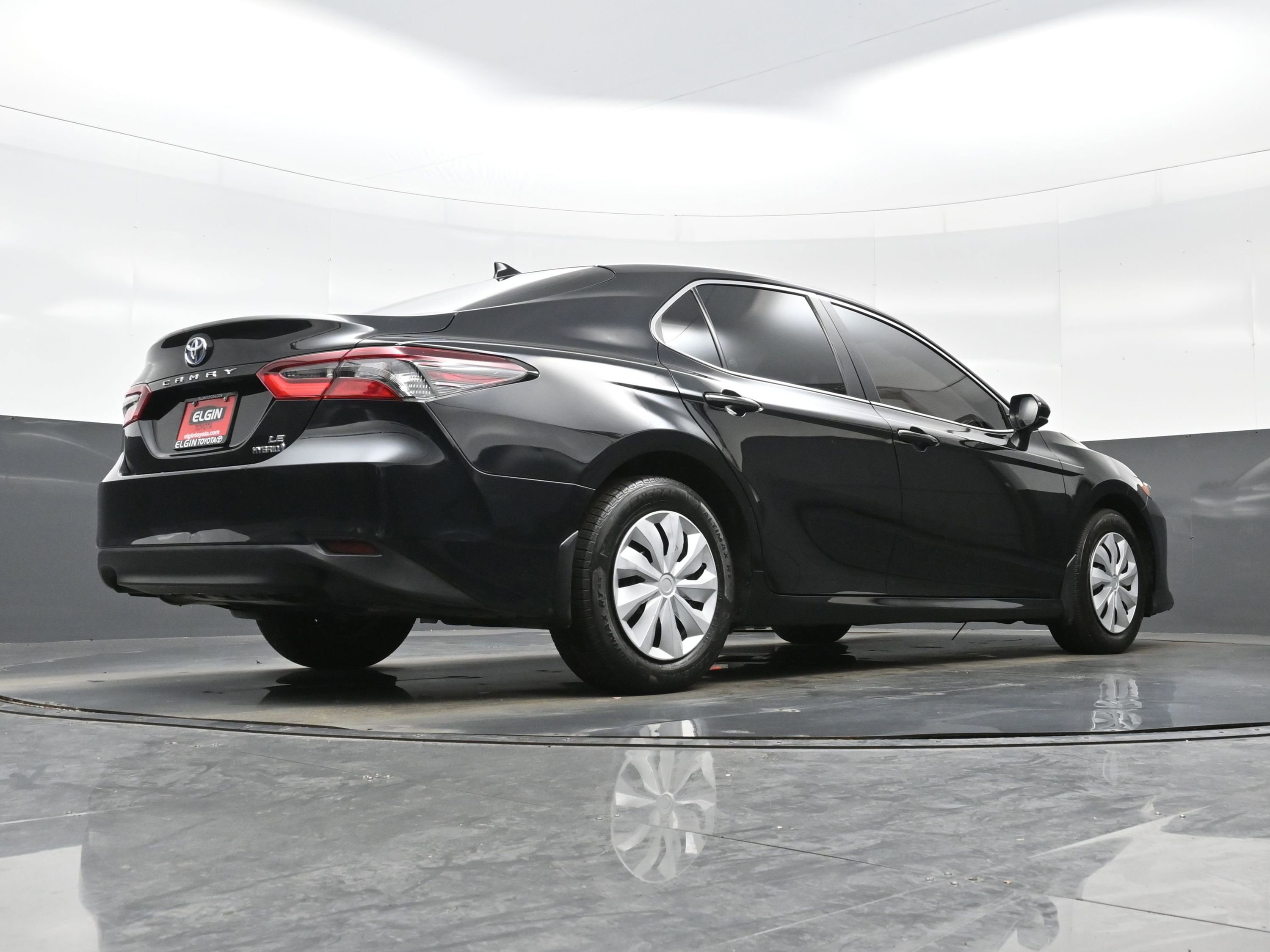 Used 2023 Toyota Camry LE image 32