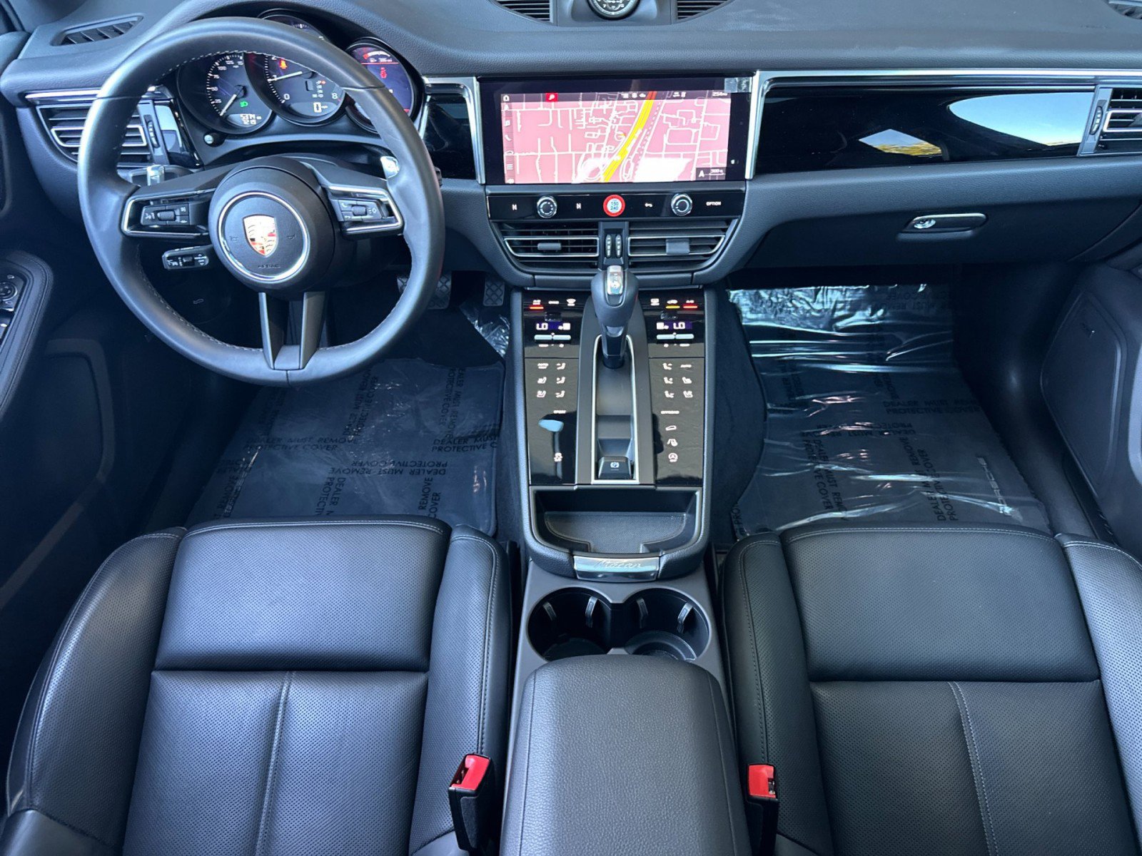 Used 2025 Porsche Macan image 6