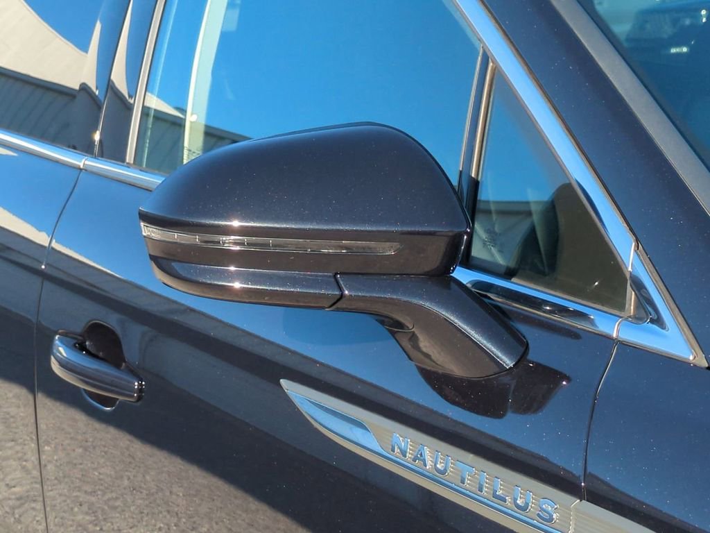 Used 2022 Lincoln Nautilus Reserve image 12